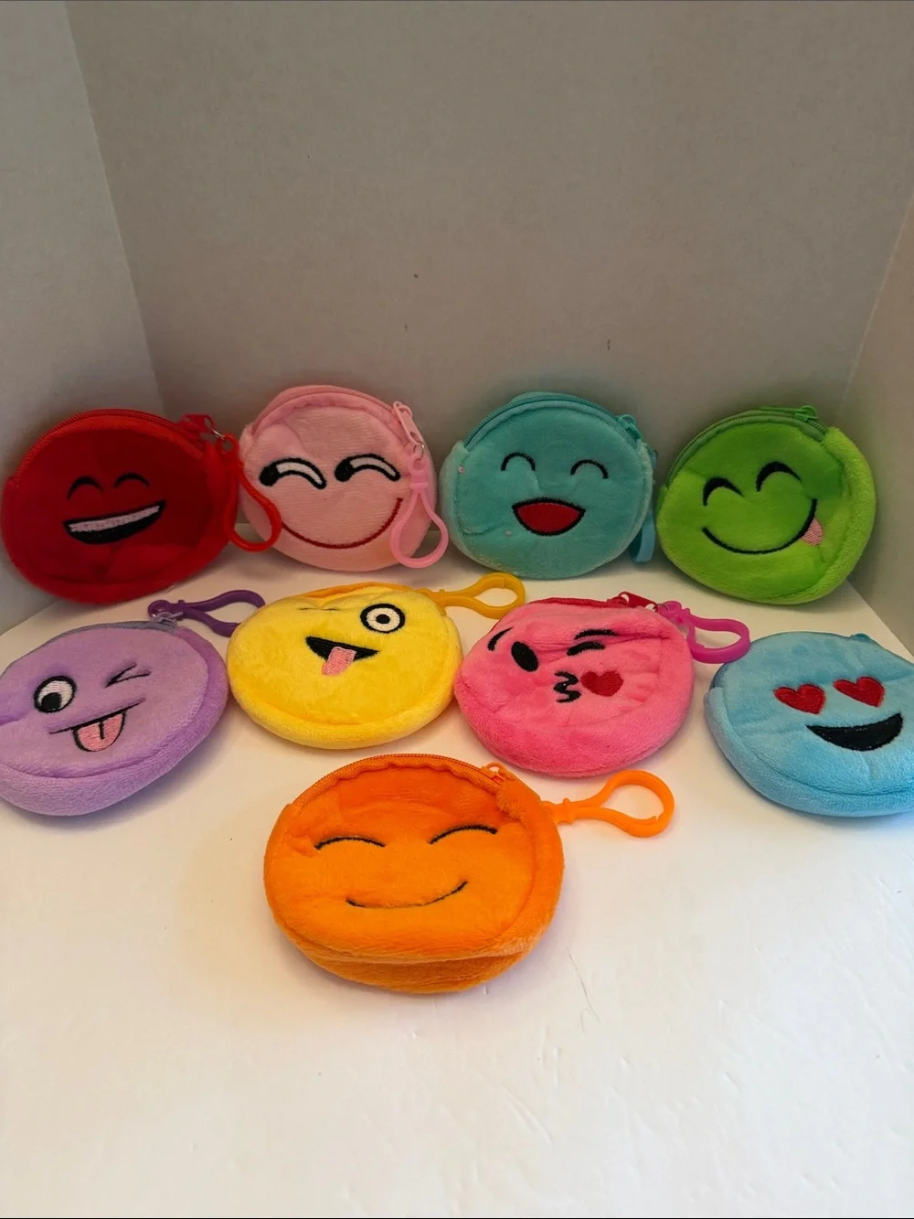 💕5/25💕 Emoji Plush Coin Pouch Keychain You Choose